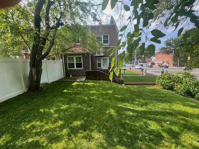 Building Photo - 141-32 68th Dr