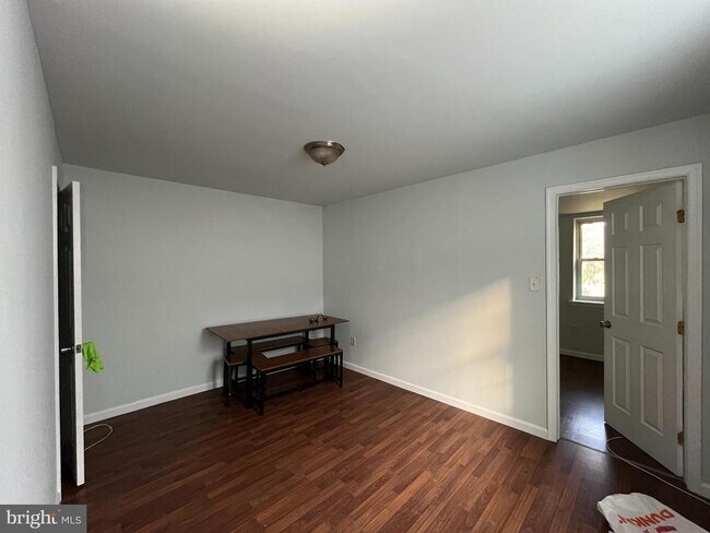 Building Photo - 425 N 41st St