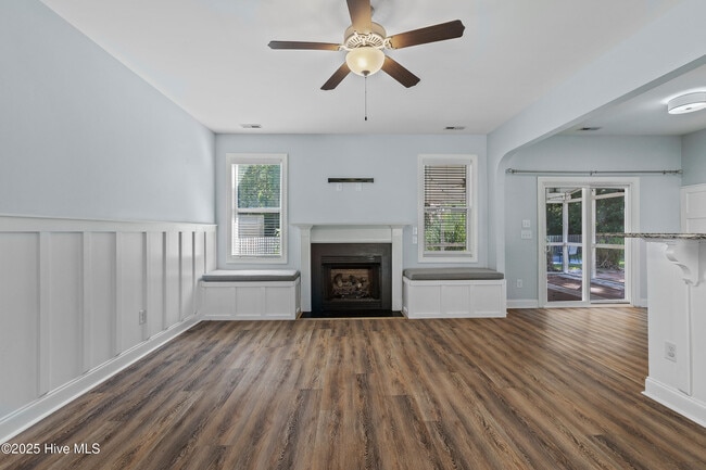 Building Photo - 322 Landing Ln