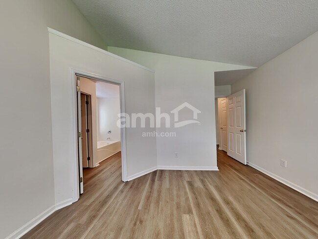 Building Photo - 530 Beverly Dr