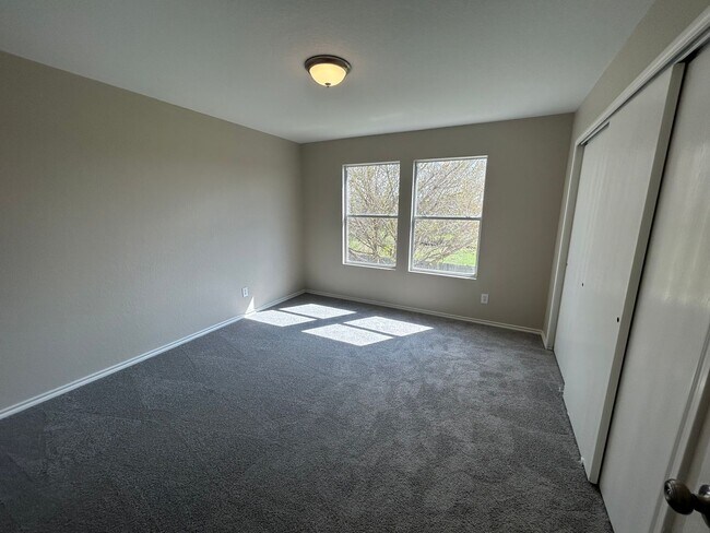 Building Photo - **MOVE IN SPECIAL** COMING SOON* Desirable Location In Cibolo! Spacious Home with Loft & Fenced B...