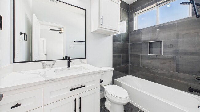 Building Photo - 3415 Daphne St