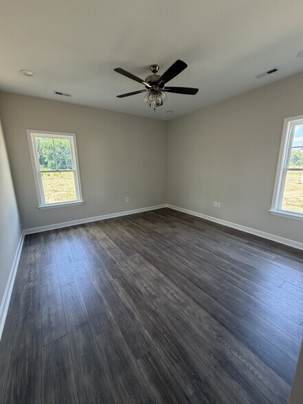 Building Photo - 405 Creeks Edge Dr