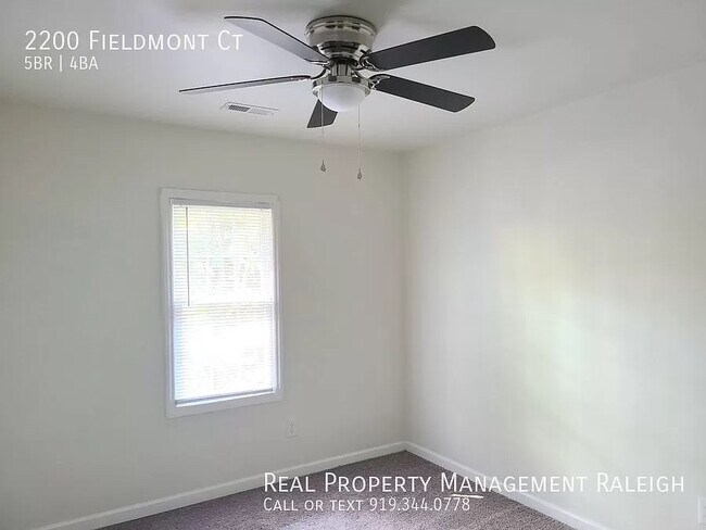 Building Photo - Room in House on Fieldmont Ct