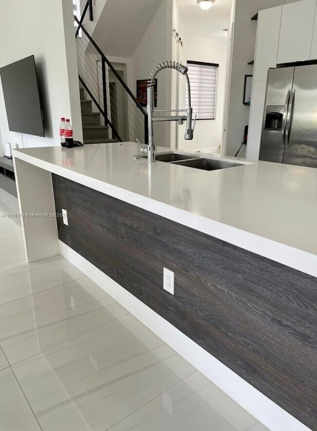 Building Photo - 3282 SW 44th St