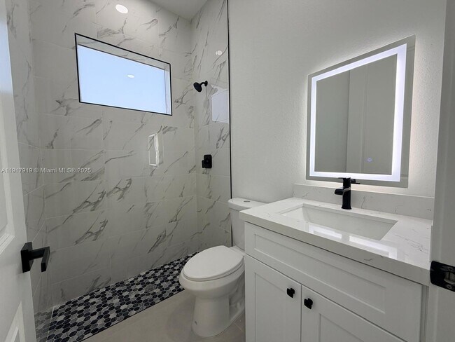 Building Photo - 1144 Mobley St E