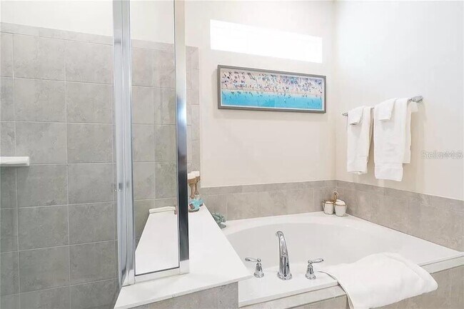 Building Photo - 7243 Oak Hammock Dr