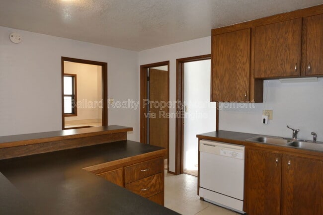 Building Photo - 1615 N 38th St