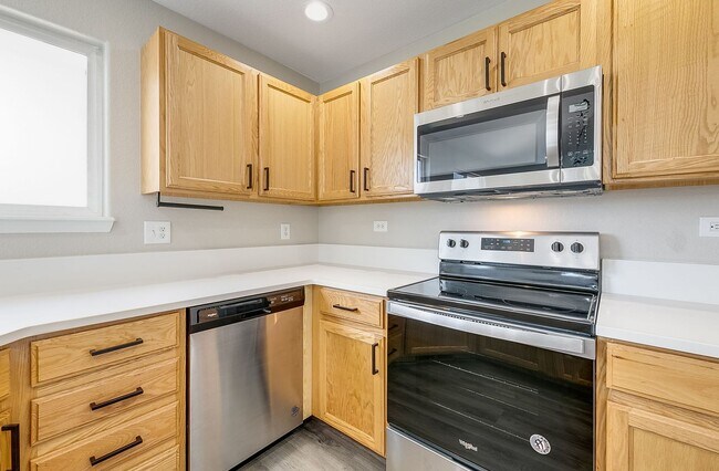 Building Photo - Totally Updated 3 Bedroom 4 Bath home