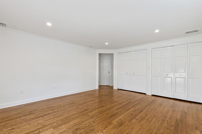 Building Photo - 18 Echo Ln