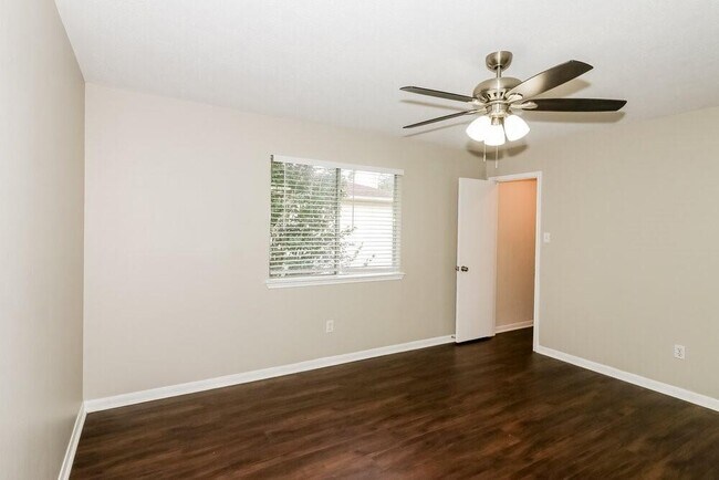 Building Photo - 3807 Wildhawk Dr