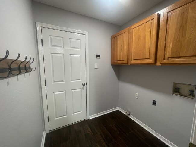 Building Photo - Haughton Beauty with Bonus Room
