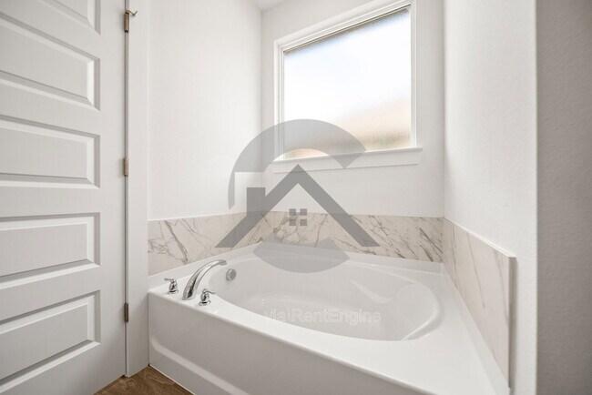 Building Photo - 621 Riley Ln