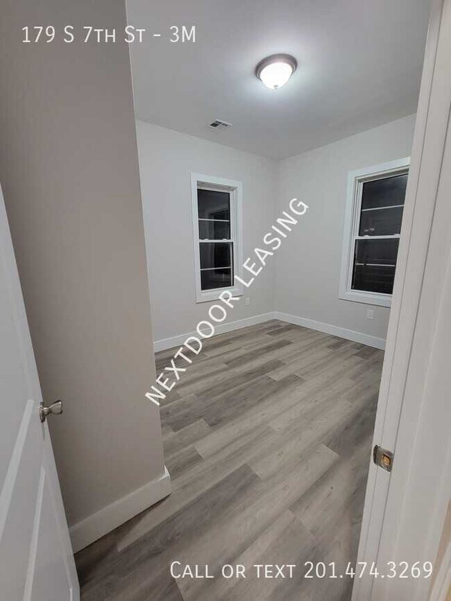 Building Photo - 179 S 7th St