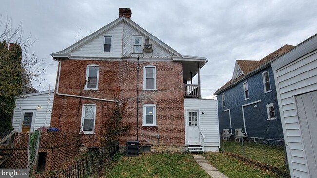 Building Photo - 105 Fairview Ave