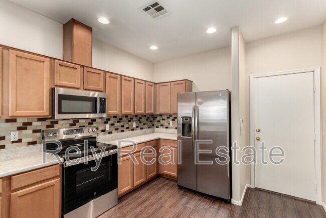 Building Photo - 1225 N 36th St