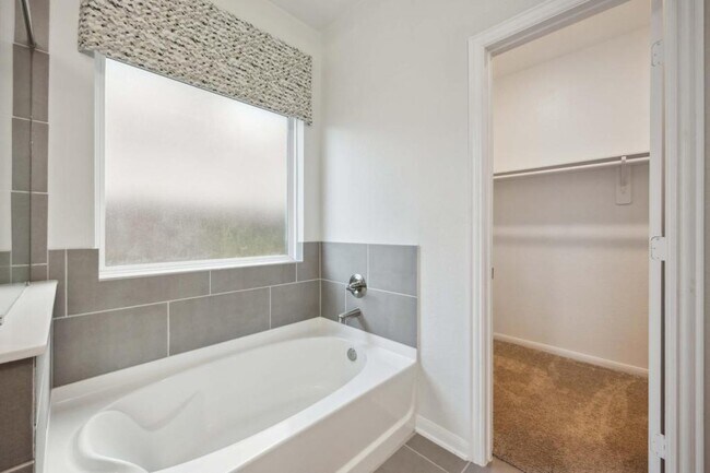 Building Photo - 15246 White Moss Dr