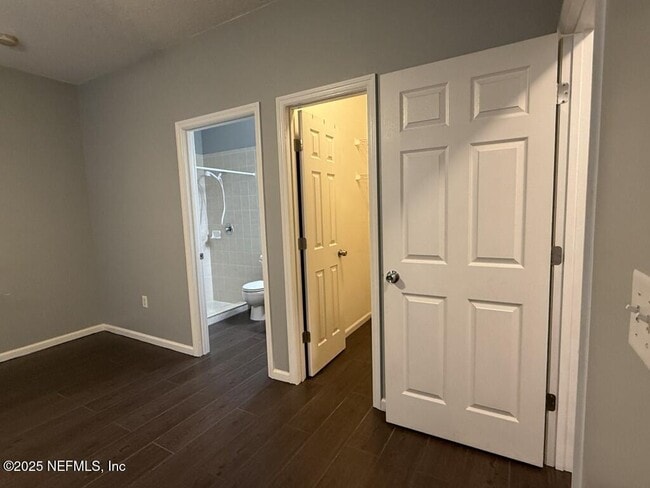 Building Photo - 516 Hopewell Dr