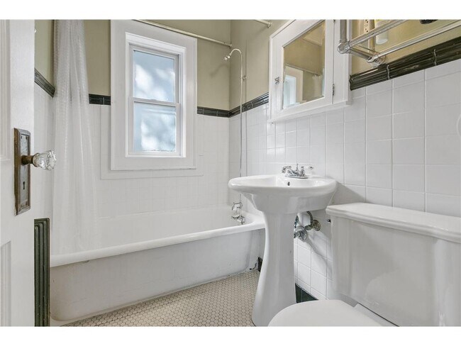 Building Photo - 2739 Girard Ave S
