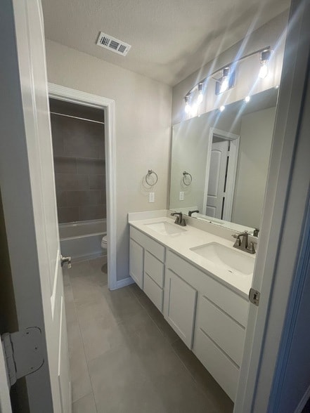 Building Photo - 8024 Scanlan Trl