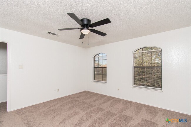 Building Photo - 2104 Corona Dr