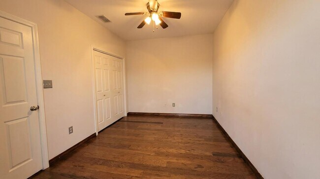 Building Photo - 2445 Monarch Dr