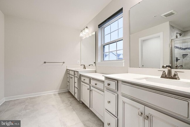 Building Photo - 13605 Otono Dr