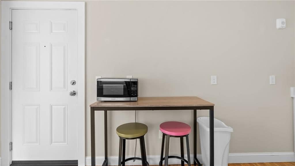 Building Photo - 16 Brinley St