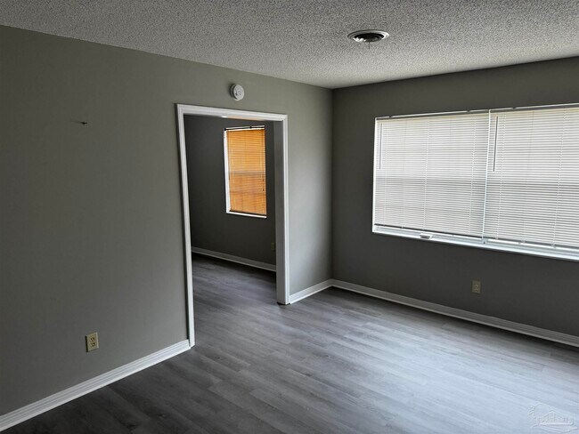 Building Photo - 5941 Leesway Blvd