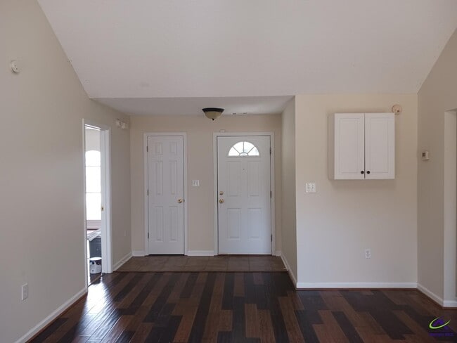 Building Photo - 732 Gateway Dr