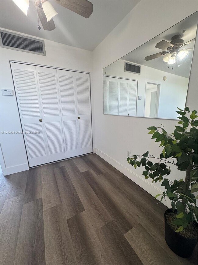 Building Photo - 1475 NE 125th Terrace