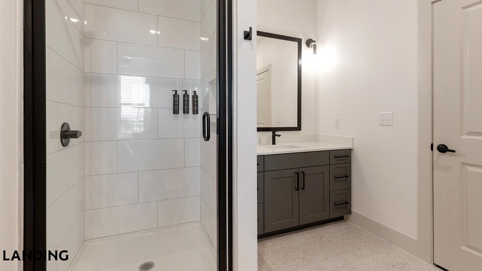 Building Photo - 18111 La Cantera Terrace