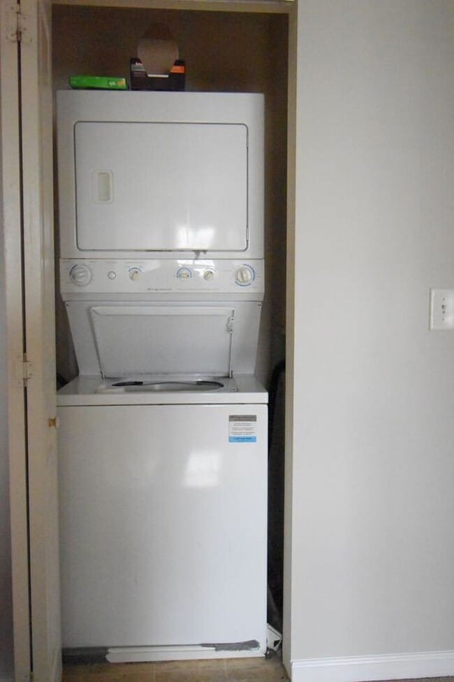 Building Photo - Beautiful 3BR 2.5BA Home w/ Community Pool Access in Calloway Glen