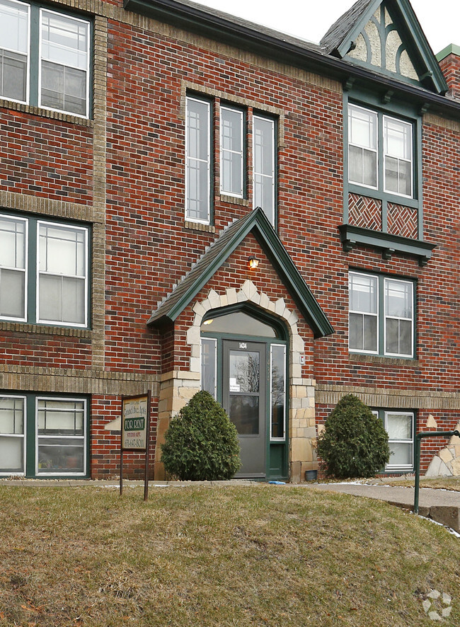 Building Photo - Grand Avenue Apartments