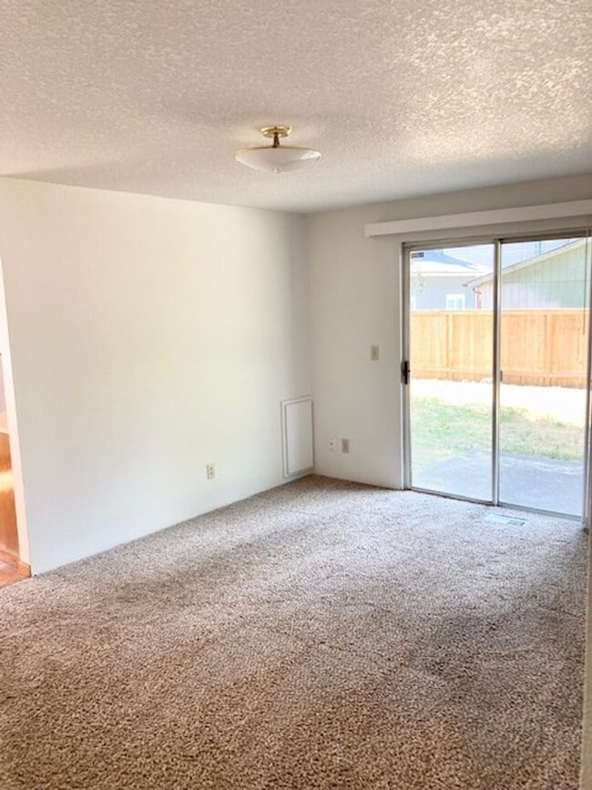 Building Photo - Charming 3 Bedroom, 2 Bathroom Gresham Home
