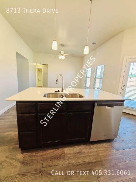Building Photo - 8713 Thera Dr