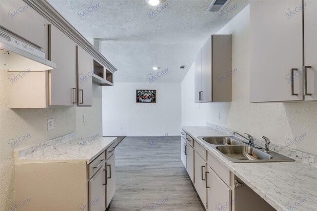 Building Photo - 9912 Hustead St