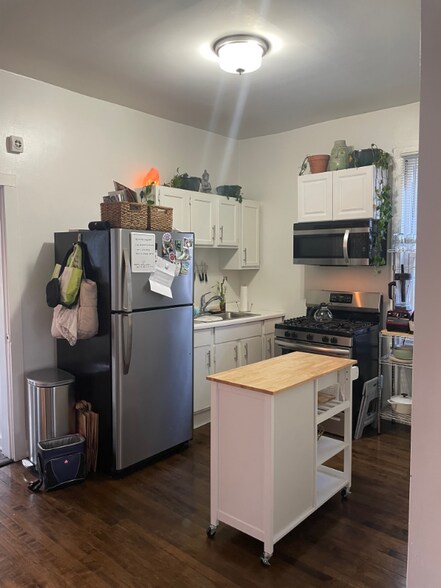 Building Photo - 3581 S Kinnickinnic Ave