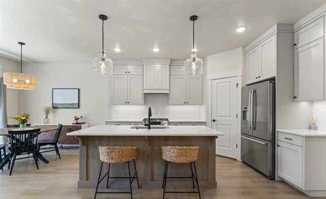 Building Photo - 4 Bedroom Home - Meridian