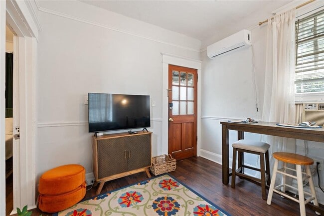 Building Photo - 905 E 22nd Ave.