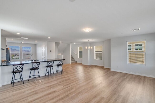 Building Photo - Spacious Three Story 3 Bed 3.5 Bath Smarth...