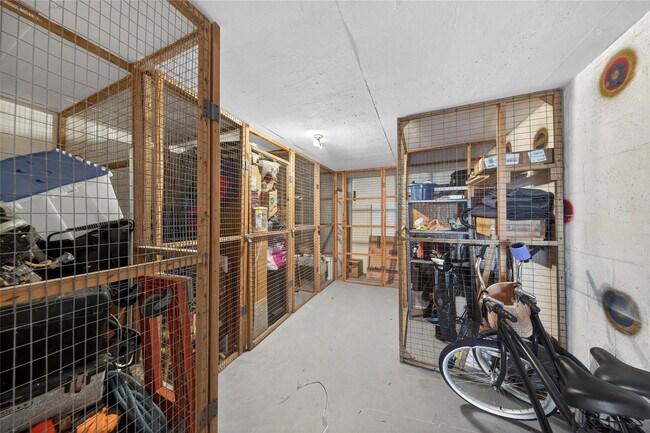 Building Photo - 1629 Riverview Rd