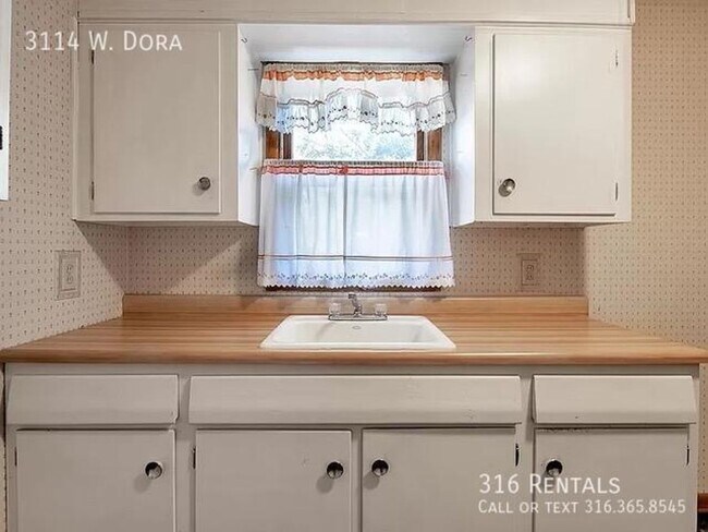 Building Photo - $875 - 2 bedroom/ 1 bathroom - Spacious ho...