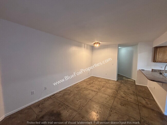 Building Photo - 3690 N Country Club Rd