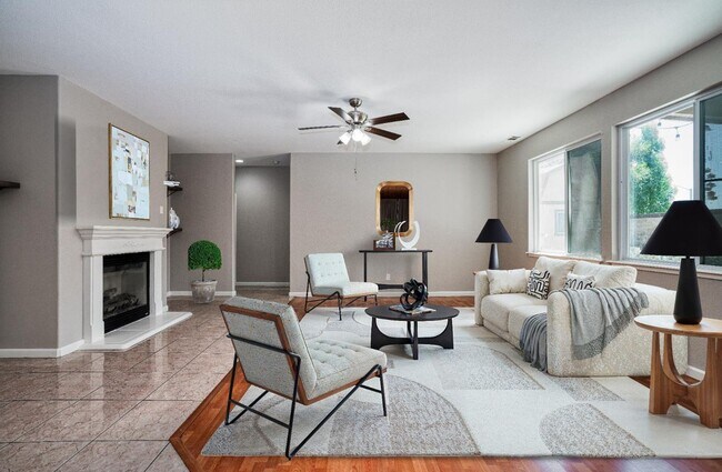 Building Photo - Perfect 6/3 Clovis Home for Large Family!