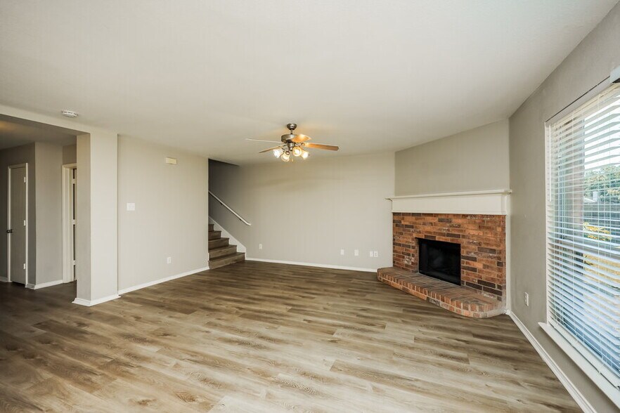Building Photo - 3301 Doris Dr