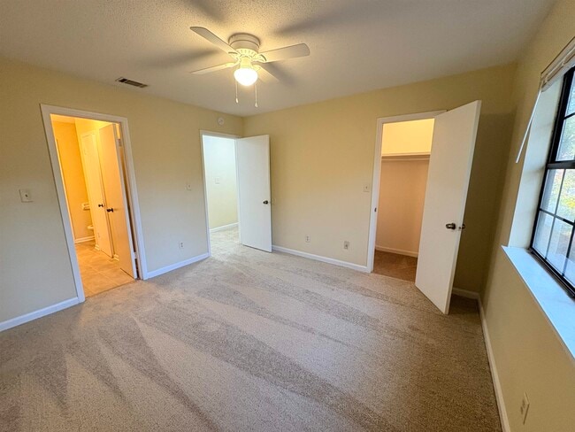 Building Photo - 3701 Donovan Dr