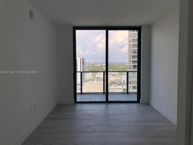 Building Photo - 121 NE 34th St