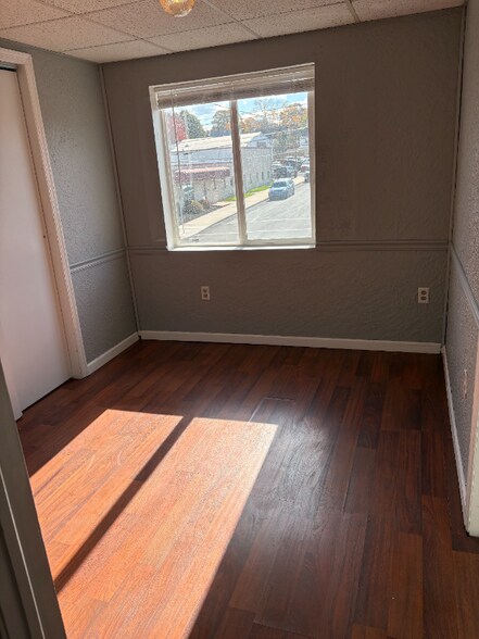 Building Photo - 221 E Cumberland St