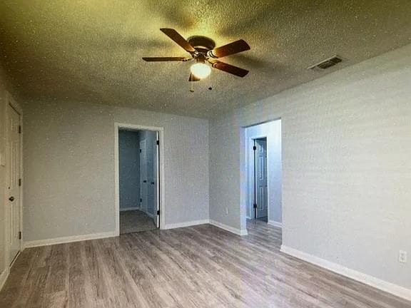 Building Photo - 3225 Evergreen Dr